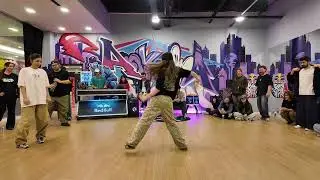 R4 vs Deniz TOP8 1vs1 HipHop / Go With The Flow Vol1