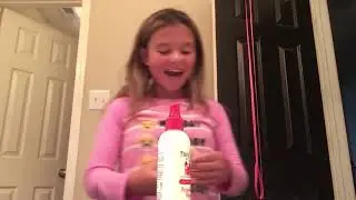 Girl Accidentally Shaves Her Eyebrows Off - 1078764