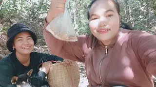 ສອງສາວລົງຫ້ວຍຫາຂຽດ🇱🇦ลงห้วยหาขวาเขียดทราย