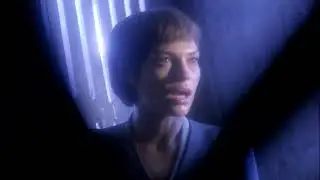 T'pol share some Vulcan insight with MACO F. Hawkins