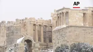 Heavy snow closes schools in Greek capital