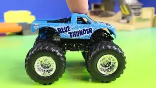 Hot Wheels Monster Jam Maximum Destruction Battle Morphers - Just4fun290 Original Videos