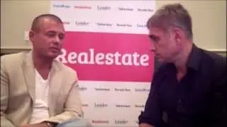 Том Панос берет интервью у Адама Флинна