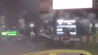 [Rare footage?] Nea police and el diablo backflip encore 2015 monster jam world finals 16