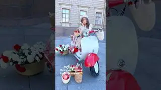 На мопеде с цветами 🌸 #autumn #scooter #autumn #doll #ride #kids #kid #barbiegirl #dolls #dollhouse