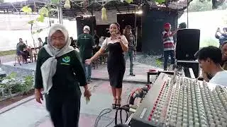 Operator nya tangan nya utik 