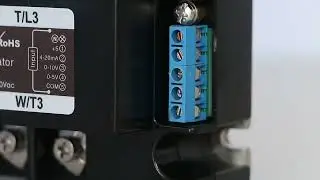 Three phase SCR power voltage regulator