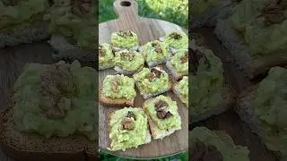 Smashed avocado on toast 🥑 Пюре из авокадо