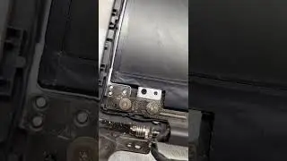 Lenovo v130-15ikb запланированное устаревание болтом). После устранения КЗ и изоляции шлейфа ожил.