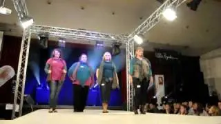 Miss Maxi Brabant : defil&eacute;s
