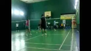 20081130 FernanDhalia vs MikeDoc clip2 (MPD Badminton)