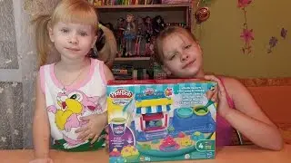 Видео для детей. Играем с Play Doh Sweet Shoppe. Лепим и печем из Плей До.