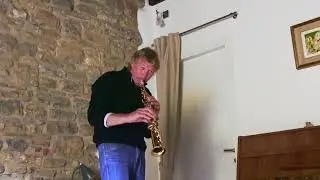 Testing a rare 60's Selmer soprano metal 'piece...That great jazz sound...!!!
