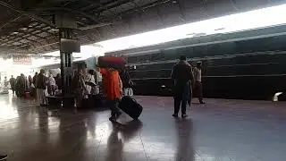 Pakistan Railways :- ZCU-20-6424 enter Rawalpindi railway station with 48 Down Rehman Baba Express 