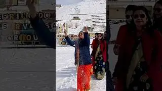 Enjoying in snow ❄️🥶#trendingshorts #viralshort #dosti #music