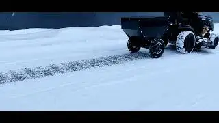 Hinattava hiekoitin ajoleikkuriin