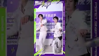 #TonyYu #ZhengRenyu are dancing to 