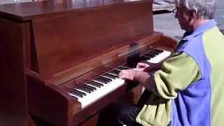 Baldwin Hamilton - upright piano studio