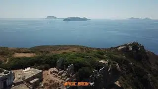 Rudere di Zannone con dietro Ponza e Palmarola