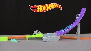 Hot Wheels Speed Splitter Blade Raid from Mattel