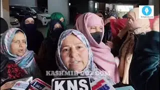ASHA Workers Protest in Srinagar, Demand Regularisation. @Kashmirdotcom 