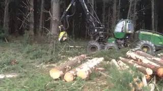 John Deere 1470e Harvester