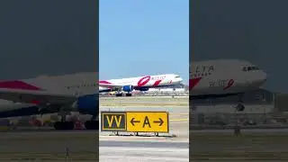Delta Airlines &ldquo;Breast Cancer Research Foundation&rdquo; Livery