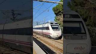 Tren Renfe 120 Torre del Oro saliendo de Benicarl&oacute; - Pe&ntilde;&iacute;scola