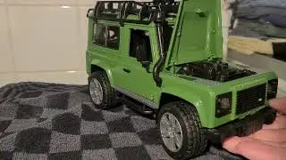 Bruder Land Rover Defender, Woensdag 11 December 2024.