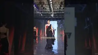 saree fashion show ramp walk ✨️ how to ramp walk in saree 🌟 #saree #shortsfeed #supermodel