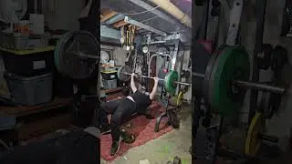 325 фунтов x 6 повторений, Сумасшедший 🤪 старик #пауэрлифтинг #силабездослов