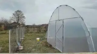 Prezentare Solar Profesional de Grădină &ndash; Structură Zincată & Folie PERITA E8 | Solarii-IzoSun.ro
