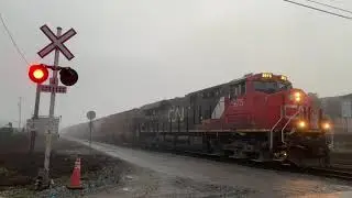 Trains BC 2020: CN Grain Train West @ Surrey Canada 12DEC20 ES44AC 2975 Leading