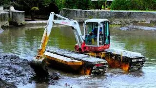 Wide Track Floating Mini Excavator Working Digging River Sedimentation