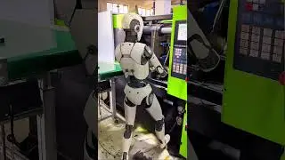 Woo~😲😲😲Are robots going to replace injection molding workers? #injection molding #manufacturing #fyp