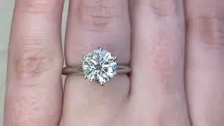 Tiffany 2.33 carat GIA-certified Diamond Engagement Ring - 2.33 Carat Tiffany Ring - Hand Video