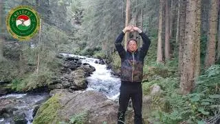 Csikung gyakorlàs a vízesèsnèl