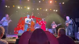 Wendy Newcomer & 50 Shades Of Hay perform &ldquo;Too Much Vodka&rdquo;