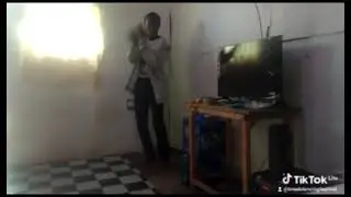 GUCHI JENNIFER BREAK DANCE