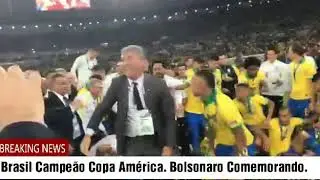 Presidente Bolsonaro 🇧🇷 comemora a Copa Am&eacute;rica com os jogadores da Sele&ccedil;&atilde;o.