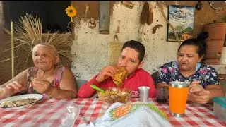 Vamos almoçar gente 🙏🏻gratidão 