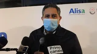 Vaccini, a Genova inaugurato l’hub notturno. Toti: «Il primo in Italia»