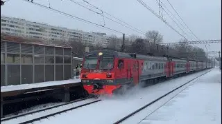 Электропоезд ЭД4М-0359 Москва-Михнево на станции Бирюлёво Товарная