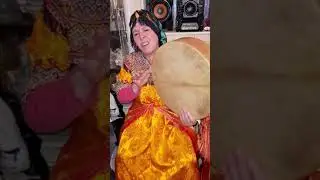 zid ayema anroh 💞 na souad chante folklore kabyle avec sa belle voix 🎙et sa ma&icirc;trise de bendir🥰