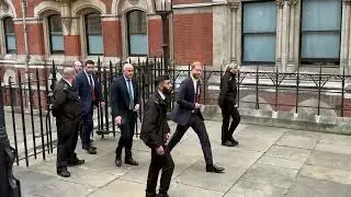 Paparazzi go crazy for Prince Harry during London visit 📸🇬🇧 ￼