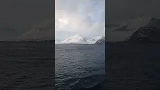 North of Iceland.  13:00 local time. Norte de Islandia. Північ Ісландії. 13:00 за місцевим часом.