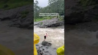 ☠️ First river-crossing point for tying the zip-line at Kalu Waterfall.&rdquo;📍#maharashtra #malshejghat