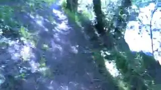 Junge wird beim Sonnen mit Wasser &uuml;berrascht xD