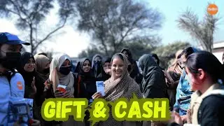 Surprising College Students With (Gifts & Cash) Act Of  Help
