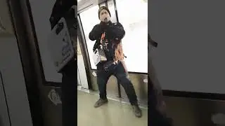 esto solo pasa en los metros de chile XD